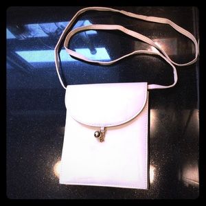 ~*🔵Creamy Large Clutch w Gold Magnetic snap🔵